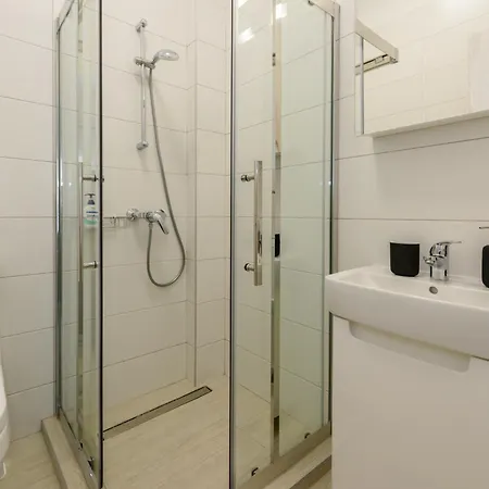 Ini Azimuth Apartment